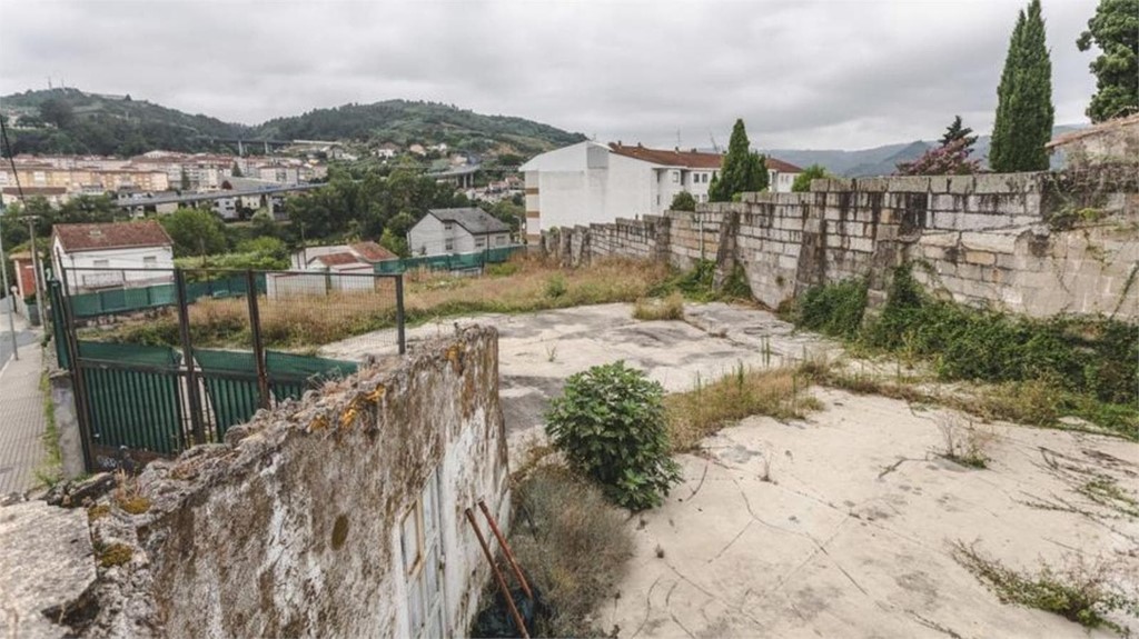 ANULACIÓN DE LICENCIA PARA LA CONSTRUCCIÓN DE TANATORIO EN INMEDIACIONES DE LAS FUENTES TERMALES DE OURENSE