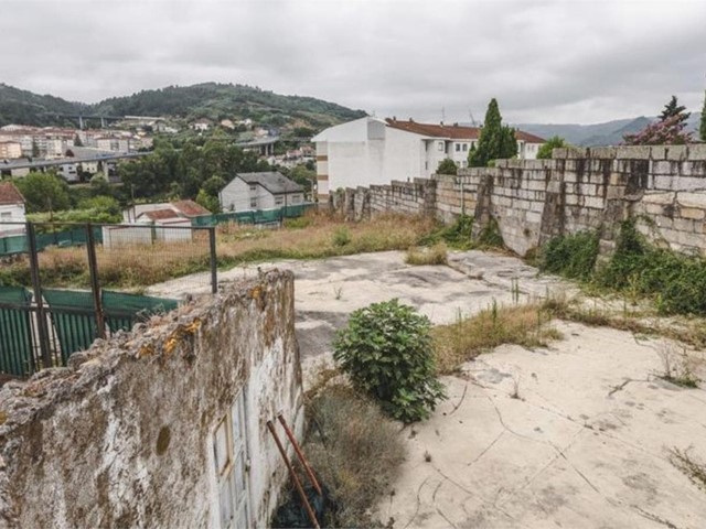 ANULACIÓN DE LICENCIA PARA LA CONSTRUCCIÓN DE TANATORIO EN INMEDIACIONES DE LAS FUENTES TERMALES DE OURENSE